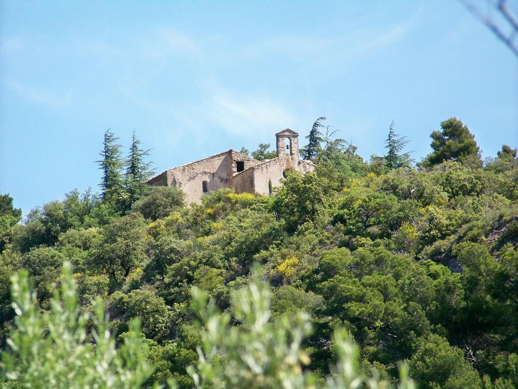 Logis Hotel De L'Etang Cucuron Exterior foto