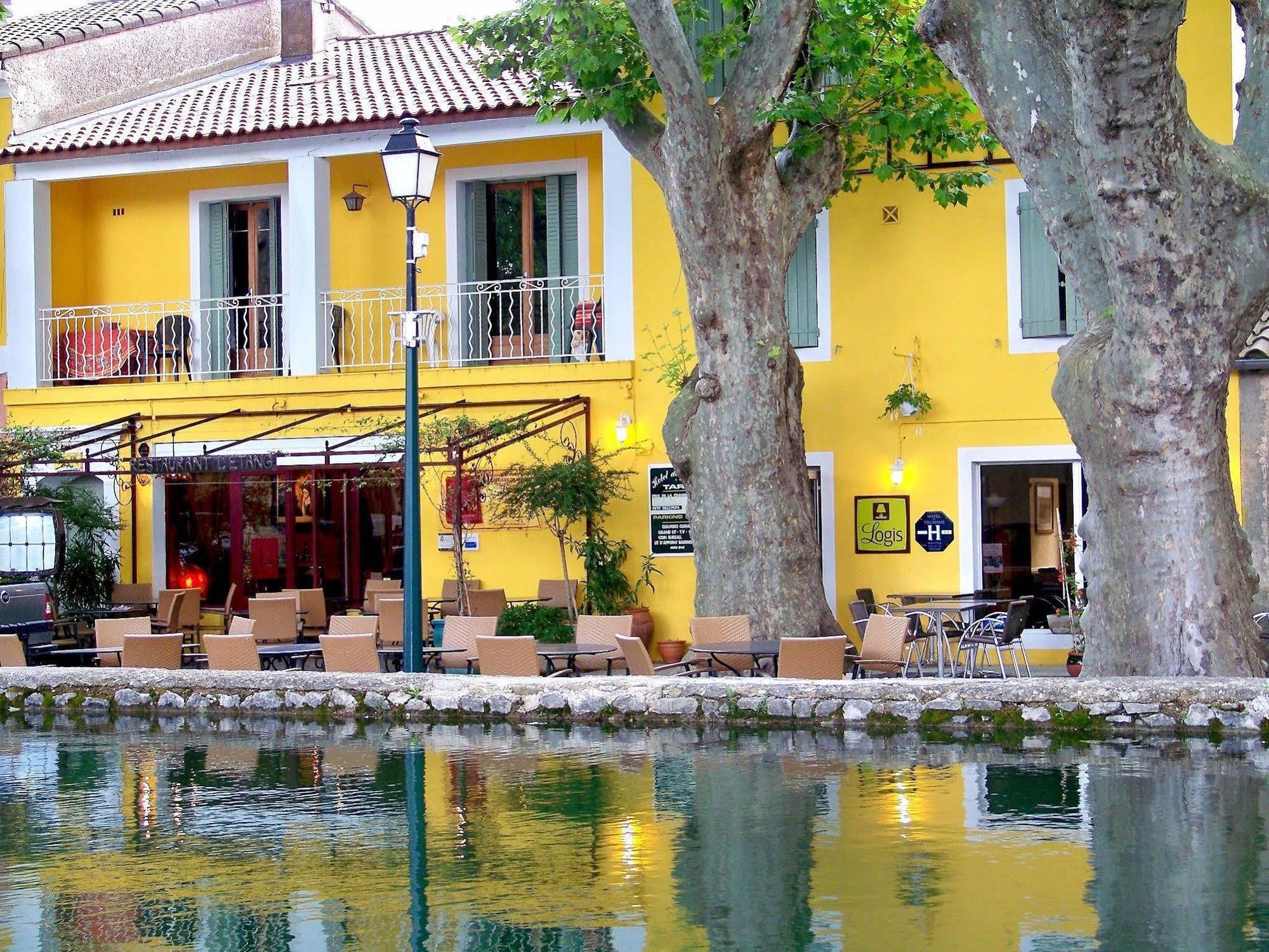 Logis Hotel De L'Etang Cucuron Exterior foto
