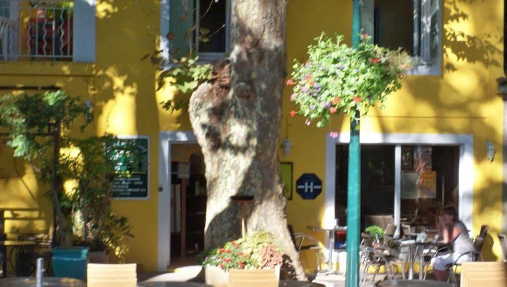 Logis Hotel De L'Etang Cucuron Exterior foto